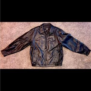 Men's CROFT & BARROW
GENUINE LEATHER Jacket Size:
LT - NEW!